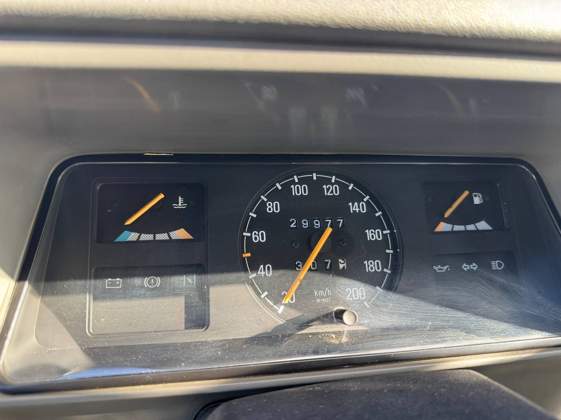 Tachometer mit Kilometerzähler